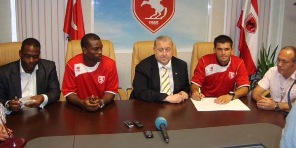 Samsunspor transfere doymuyor